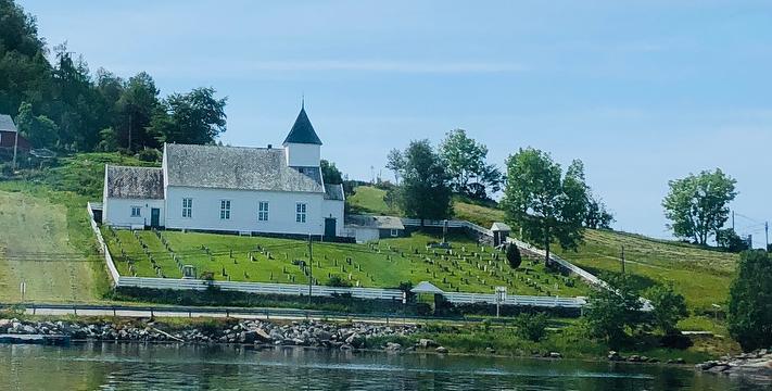 Bilde/illustrasjon for Minnegudsteneste. Minnegudsteneste.